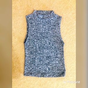 Gray ribbed crop top